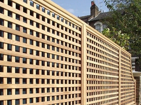 Деревянные решетчатые заборы в Москве