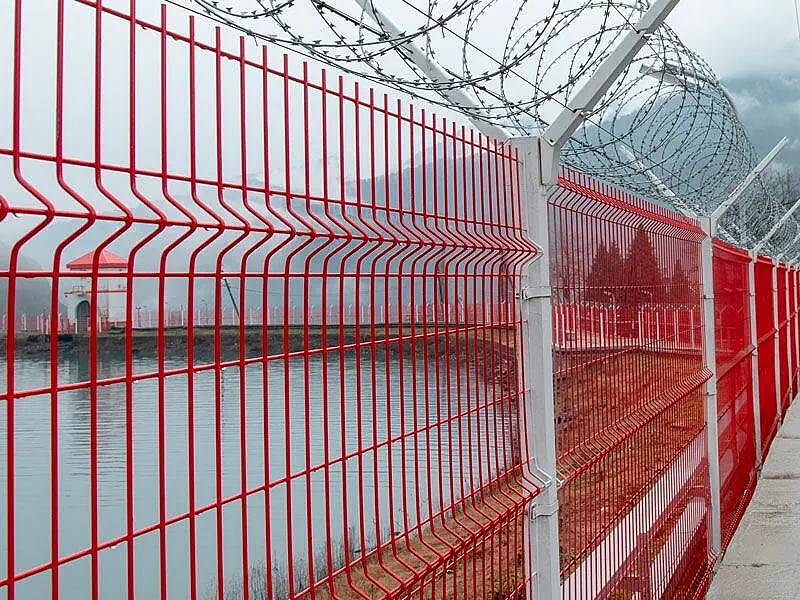 Бордовый 3D забор в Москве