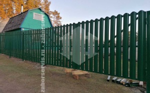 Забор из металлического штакетника зелёный 55 метров