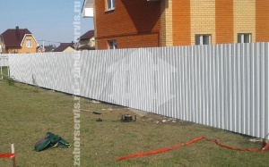 Забор из профнастила с бетонированием столбов 85 метров