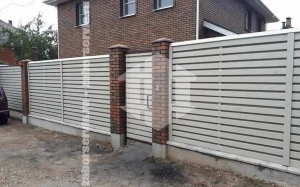 Забор из металлического штакетника горизонтальный 90 метров