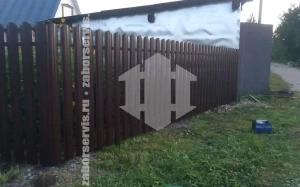 Забор из металлического штакетника 65 метров
