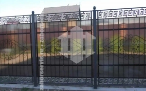 Кованый забор на ленточном фундаменте 60 метров