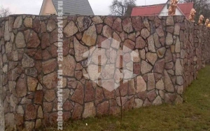 Каменный забор для частного дома 75 метров