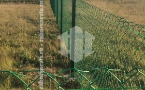Забор из сетки рабицы с утрамбовкой столбов щебнем 250 метров