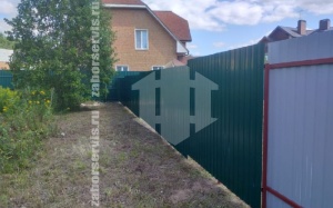 Забор из профлиста для дачи 64 метра цвет зеленый