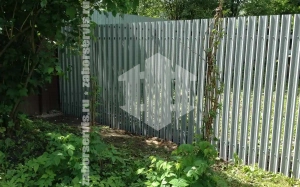 Забор из металлического штакетника оцинкованный 55 метров