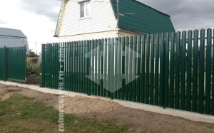Забор из металлического штакетника на фундаменте 55 метров