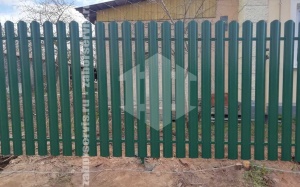 Забор из металлического штакетника зелёный 38 метров