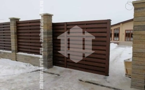 Забор деревянный с кирпичными столбами 45 метров