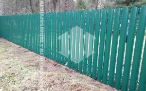 Забор из металлического штакетника зеленый 65 метров