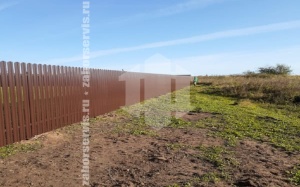 Забор из металлического штакетника для дачи 110 метров Коричневый
