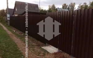 Забор из профнастила 38 метров коричневый