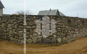 Каменный забор для частного дома 30 метров