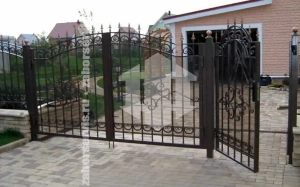 Кованый забор с распашными воротами 62 метра