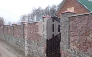 Каменный забор для частного дома 80 метров