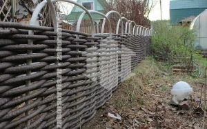 Плетеный забор для дачи 45 метров