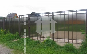 Забор из поликарбоната для дачи 60 метров