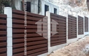 Забор из металлического штакетника горизонтальный 70 метров