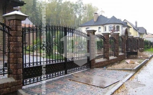 Кованый забор с распашными воротами 74 метров