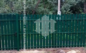 Забор из металлического штакетника зеленый 44 метра