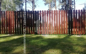 Забор из металлического штакетника с воротами и калиткой
