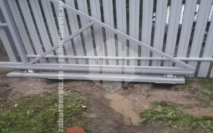 Забор из металлического штакетника коричневый 60 метров