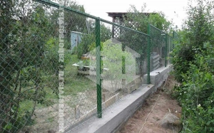 Забор из сетки рабицы на ленточном фундаменте 70 метров
