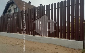 Забор из евроштакетника на ленточном фундаменте 11 метров